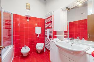 Ένα μπάνιο στο Skylight - Happy Rentals