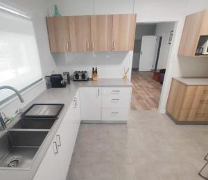 Η κουζίνα ή μικρή κουζίνα στο A Golden Barrel