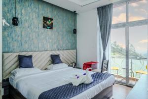 a bedroom with a bed with towels on it at Le Karaj Meadows in Lovedale