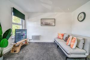 Μια τηλεόραση ή/και κέντρο ψυχαγωγίας στο Budget 1-Bed Flat in Manchester