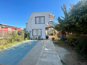 a house on the side of a street at Apartamento en Playa Hermosa, Pichilemu - Cabañas Parova in Pichilemu