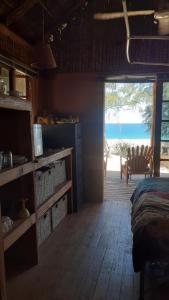 Kuchyň nebo kuchyňský kout v ubytování Stunning sea view, charming beach cottage in Barra, Mozambique - 4x4
