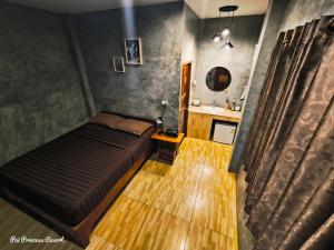 Un pat sau paturi într-o cameră la Pai Princess Resort
