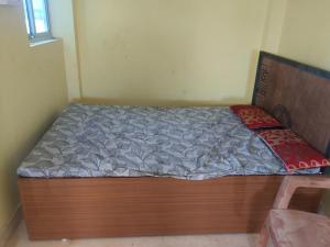 Postel nebo postele na pokoji v ubytování Royal Family Resturent