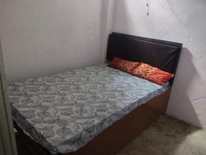 Postel nebo postele na pokoji v ubytování Royal Family Resturent