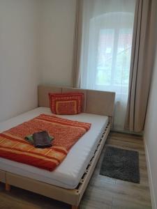 a bed with two pillows and a blanket on it at Stellas Monteurwohnungen in Crimmitschau