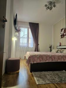 a bedroom with a bed and a window at Прекрасные апартаменты с видом на море в центре in Byala