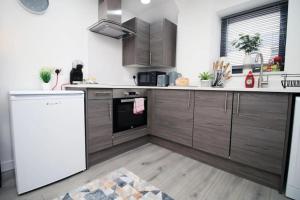 Køkken eller tekøkken på Cosy Luxury Cardiff Escape