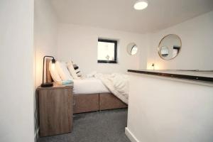 Ένα ή περισσότερα κρεβάτια σε δωμάτιο στο Cosy Luxury Cardiff Escape