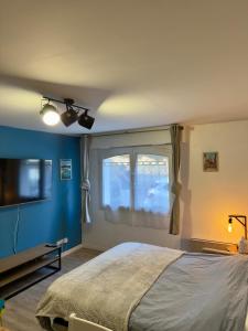 a bedroom with a large bed and a window at Studio Centre-ville de Vannes in Vannes