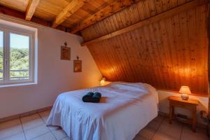 Postel nebo postele na pokoji v ubytování RESOULES I - piscine, charme et nature + 4 fotografie