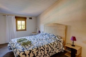 Postel nebo postele na pokoji v ubytování RESOULES II - piscine, pleine nature + 4 fotografie