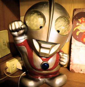 a statue of a robot sitting on a table at 飛騨棲家 八幡宿 - Hida Sumika Hachimanyado in Takayama