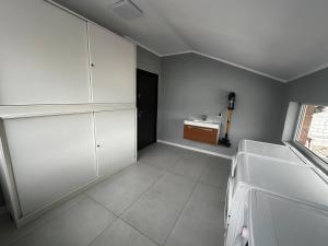 Un pat sau paturi într-o cameră la NUT Studio