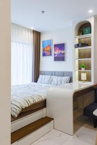 Ένα ή περισσότερα κρεβάτια σε δωμάτιο στο Short-term apartment with full furniture