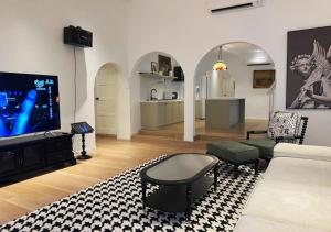 Μια τηλεόραση ή/και κέντρο ψυχαγωγίας στο The Luxurious 2080 Casa Villa