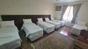 Voodi või voodid majutusasutuse فندق رحاب الجنادرية toas +6 fotot