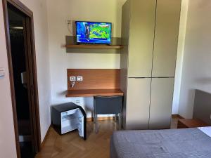 a room with a desk and a tv on a wall at Osteria Locanda Veneta in Mirano