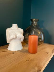 a candle and a mannequin on a wooden table at Chez Elo in Tours