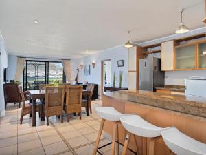 Η κουζίνα ή μικρή κουζίνα στο Ocean Whisper