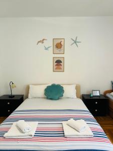 a bedroom with a bed with towels on it at Komforan studio u centru grada in Herceg-Novi