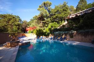 Bazén v ubytování Pousterle de Sabran - Piscine & Hammam nebo v jeho okolí