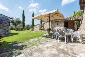 Κήπος έξω από το Villa Belchianti by MMega