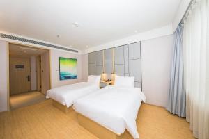 Ένα ή περισσότερα κρεβάτια σε δωμάτιο στο Ji Hotel Beijing Liujiayao +4 φωτογραφίες