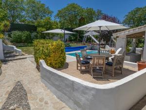 Bazén v ubytování Cortijo mirasol nebo v jeho okolí