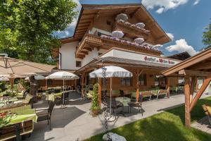 Restaurace v ubytování Gasthof zum Wilden Kaiser