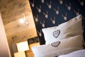 Postel nebo postele na pokoji v ubytování Alpstyle Hotel Albolina Wellness & Beauty