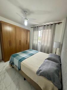 Ένα ή περισσότερα κρεβάτια σε δωμάτιο στο Apartamento caminho das praias +14 φωτογραφίες