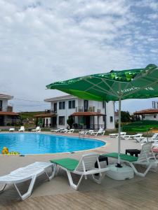 Bazén v ubytování Kalanora Resort Hotel nebo v jeho okolí