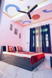 a bedroom with a bed with a ceiling fan at Meri Chhat Homestay in Jāmb