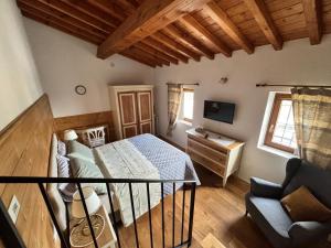 Μια τηλεόραση ή/και κέντρο ψυχαγωγίας στο Agriturismo Corte Busòla jacuzzi riscaldata uso esclusivo ad un passo da Verona