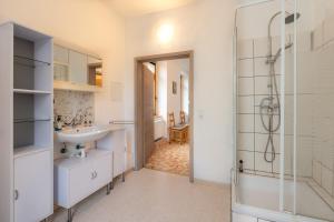 Et badeværelse på Wohnen in 09599 Freiberg + 18 billeder