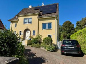 a car parked in front of a house with solar panels at Haases Ferienwohnung in Remscheid