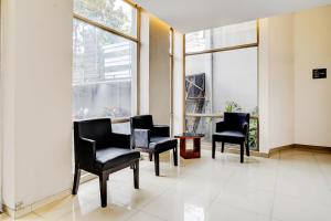 Χώρος καθιστικού στο Capital O 94725 Montameri Pelajar Pejuang