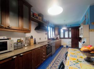 Kuchyň nebo kuchyňský kout v ubytování El Corral Del Acebo