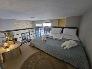Ένα ή περισσότερα κρεβάτια σε δωμάτιο στο Lydia's Loft