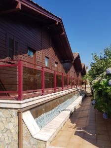 Budova, kde se apartmán nachází + 6 fotografií