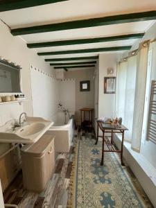 Koupelna v ubytování Maison de vacances avec jardin à Vienne-en-Arthies, 110 m²