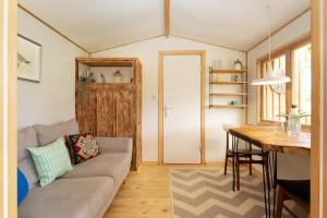 Зона вітальні в Walnut Cottage