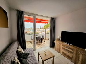 Μια τηλεόραση ή/και κέντρο ψυχαγωγίας στο Estrella apartment