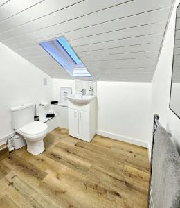 Koupelna v ubytování 3-Bed Home in Glasgow + 68 fotografií