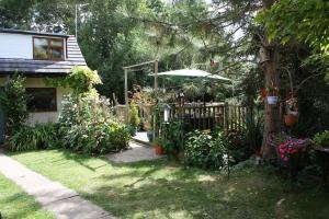 Aed väljaspool majutusasutust Cottage with beautiful views - dog friendly