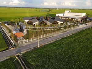 an overhead view of a road next to a house at MI LE GARDEN Chalet in Sekinchan