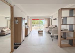 Χώρος καθιστικού στο Elegant 2 Br with parking