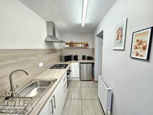 Η κουζίνα ή μικρή κουζίνα στο Warm & Cosy Home in Glasgow