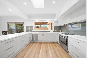 Η κουζίνα ή μικρή κουζίνα στο Spacious Family Retreat